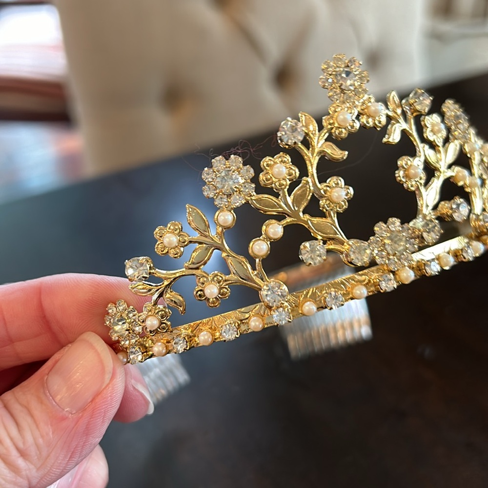 Cathy’s Concepts tiara - like new! In original box!